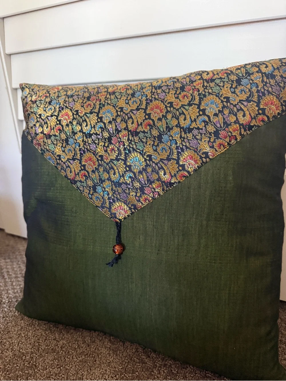 N/A green throw